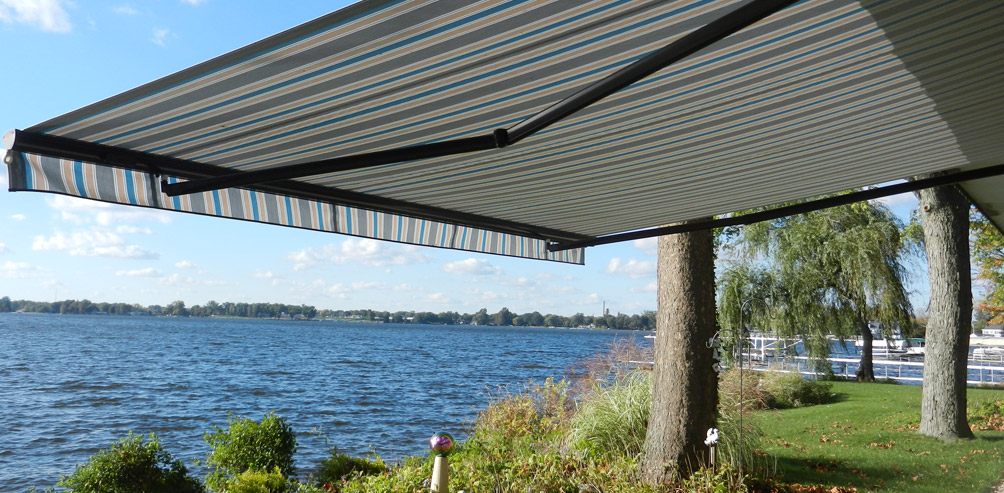 retractable awning